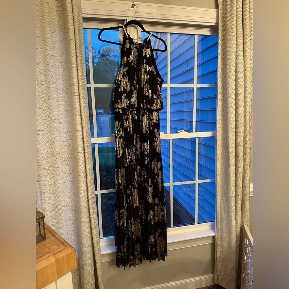 Elegant Black and Gold Halter Dress - Picture 6 of 6